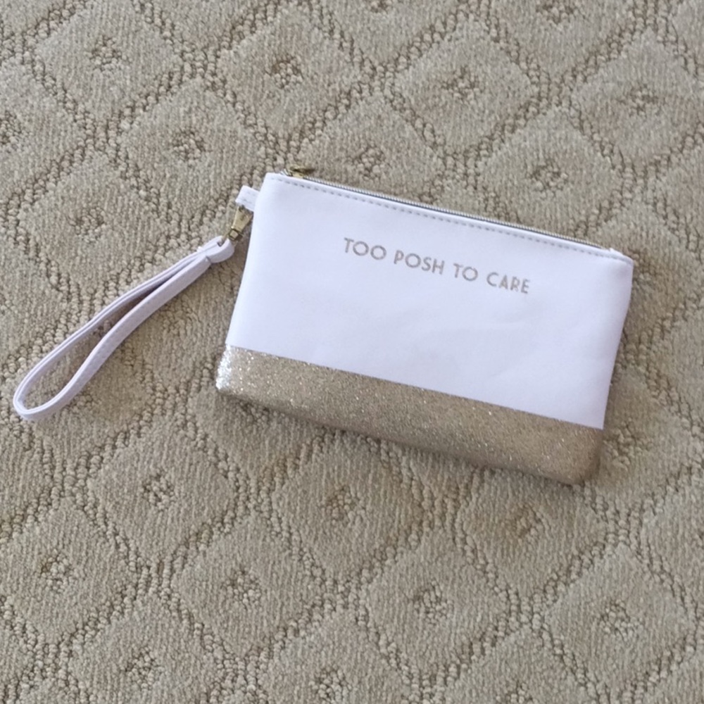 Charging wristlet